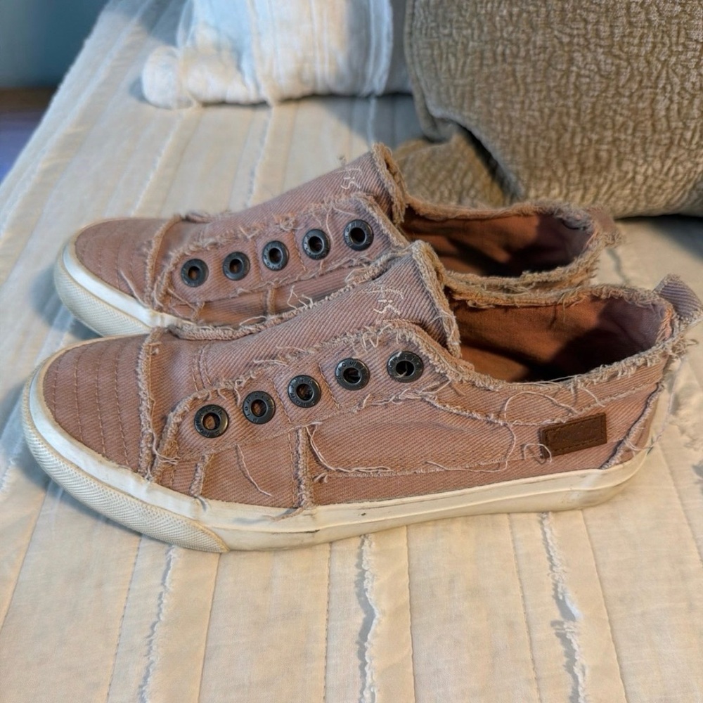 Blowfish Malibu Slip Ons Sz 6.5